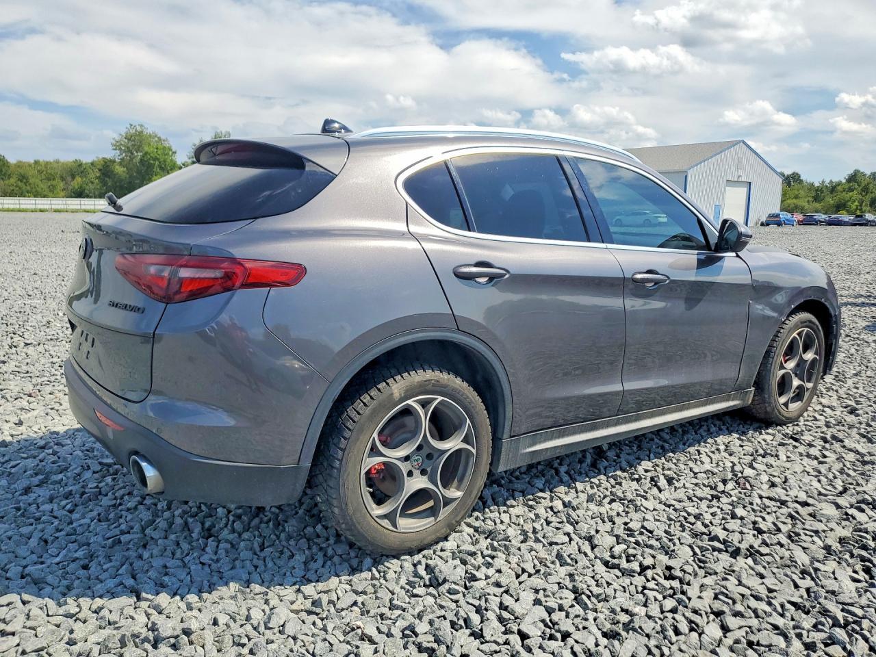 2018 Alfa Romeo Stelvio - Image 3