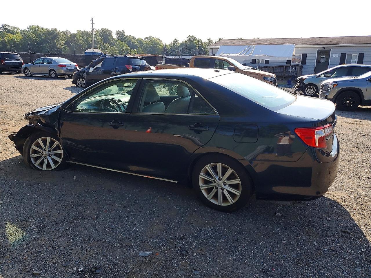 2014 Toyota Camry Xle - Image 2