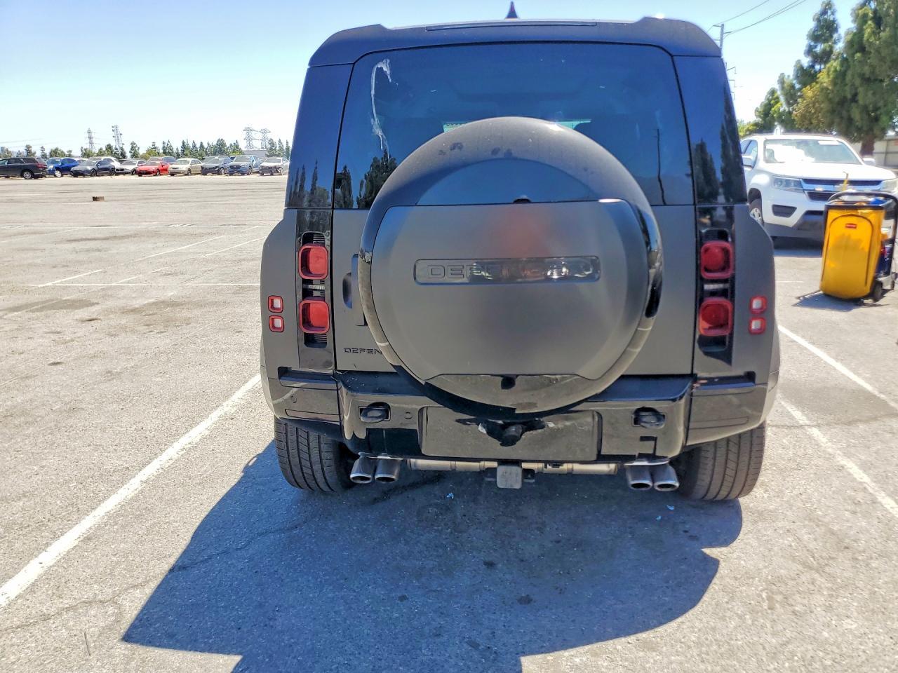2025 Land Rover Defender 110 X-Dynamic Se - Фото 6