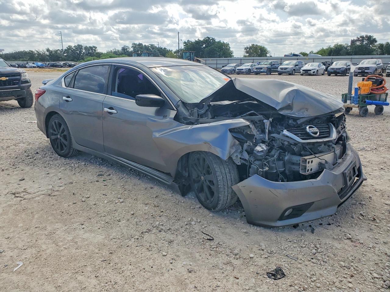 2017 Nissan Altima 2.5 Sr - Image 4