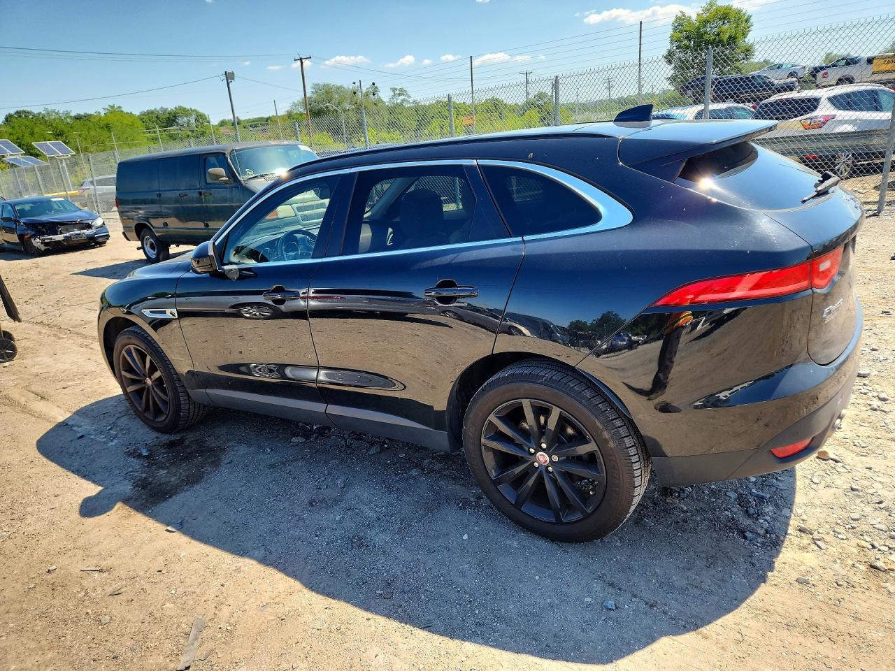 2017 Jaguar F-Pace Prestige - Фото 2