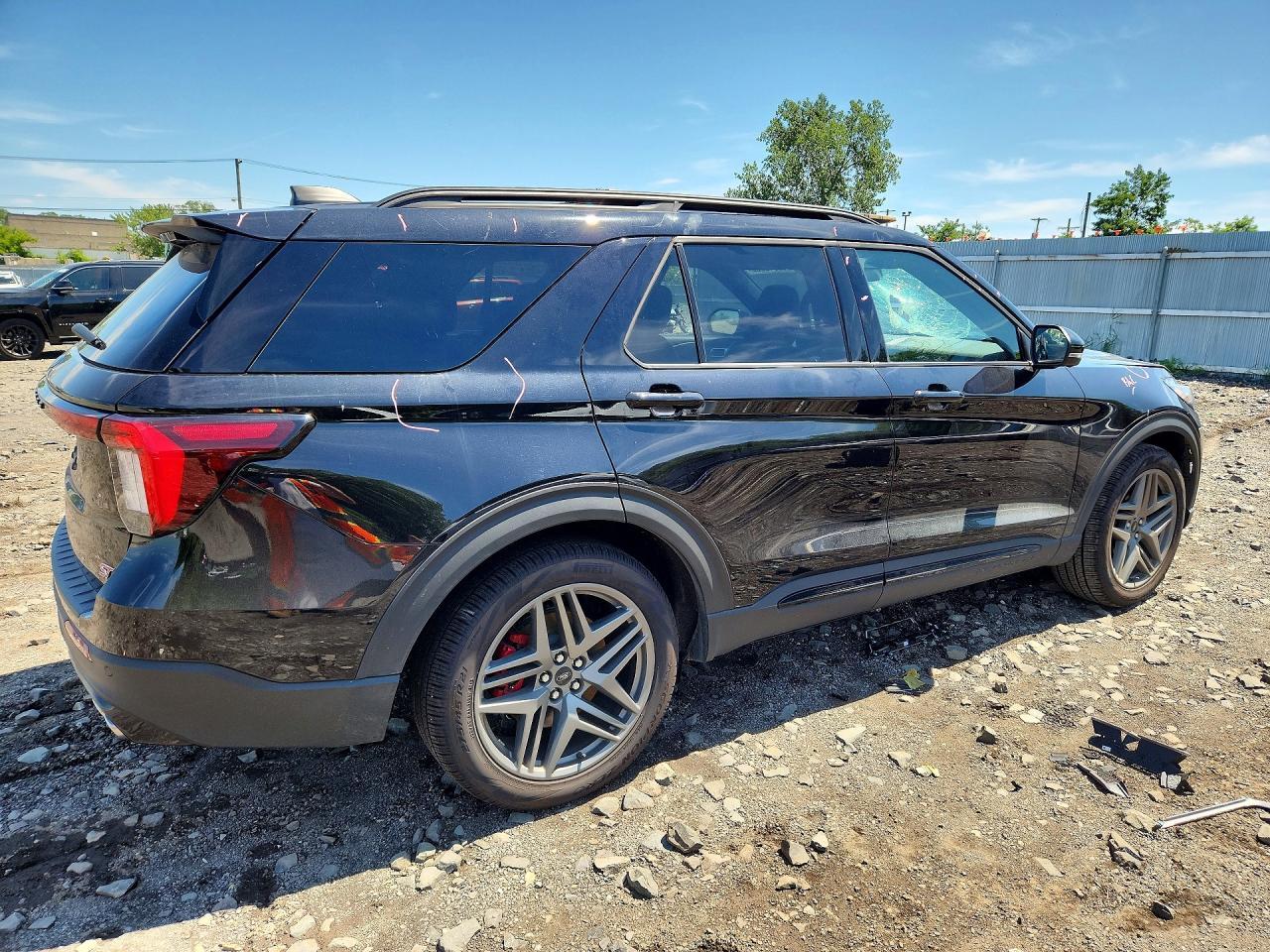 2026 Ford Explorer St - Image 3