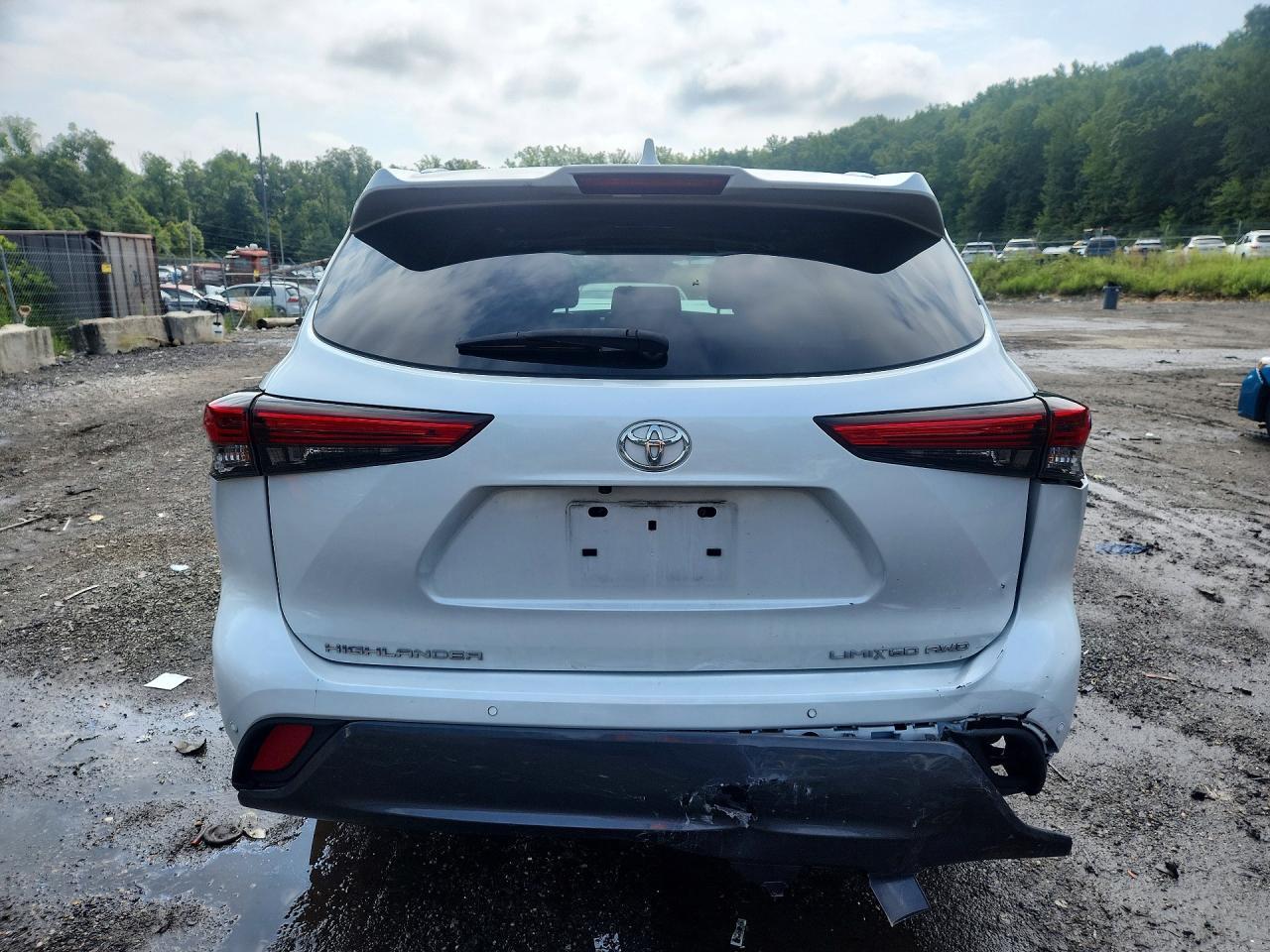 2022 Toyota Highlander Limited - Image 6