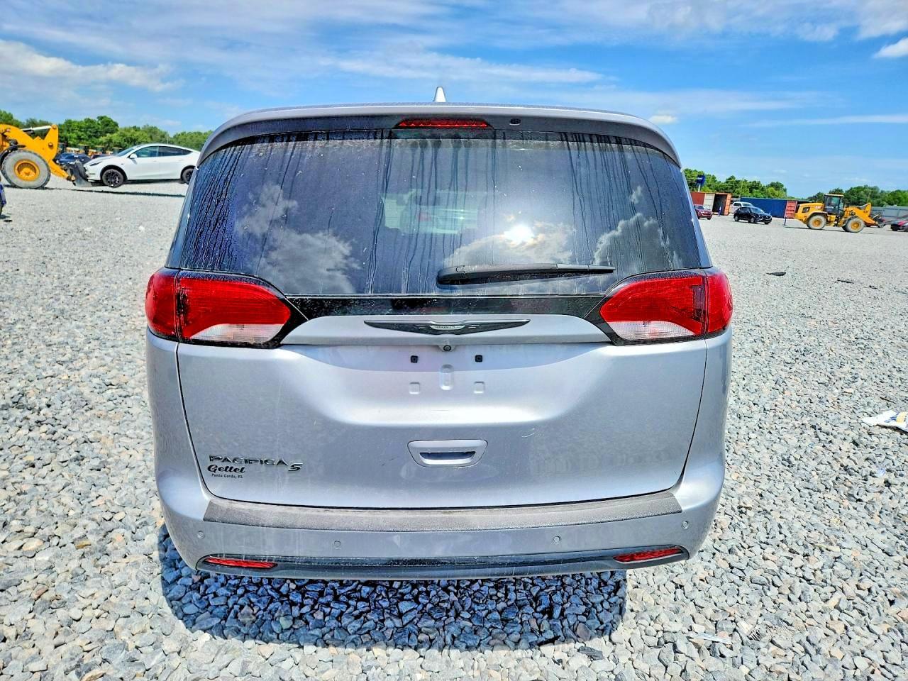 2020 Chrysler Pacifica Touring - Image 6