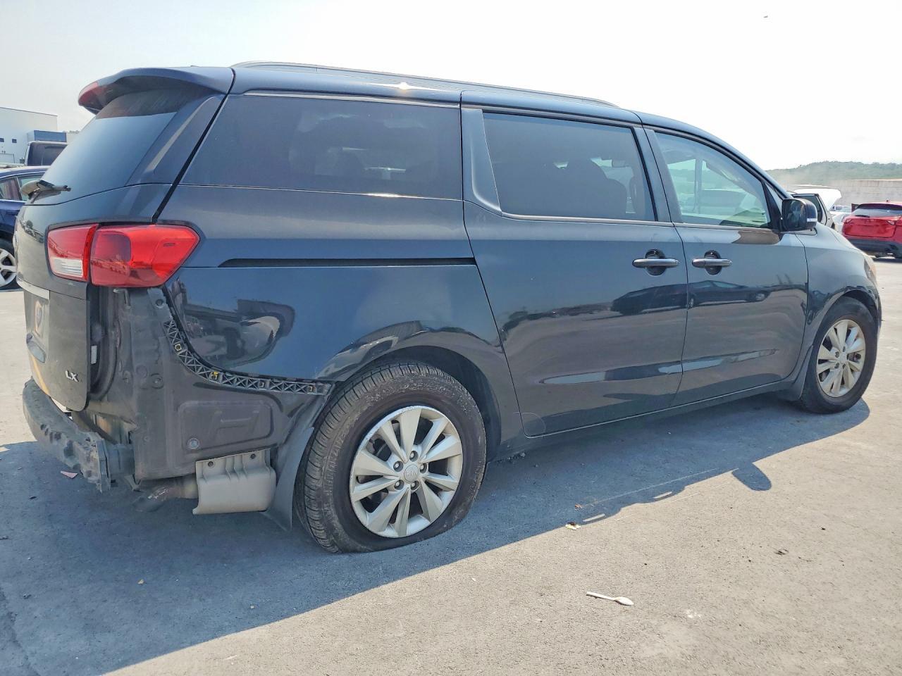 2016 Kia Sedona Lx - Фото 3