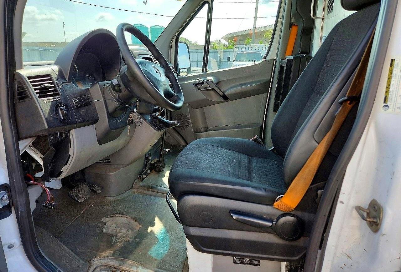 2014 Mercedes-Benz Sprinter 2500 Delivery Van - Image 7