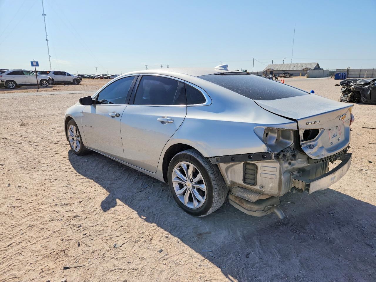 2022 Chevrolet Malibu Lt - Фото 2