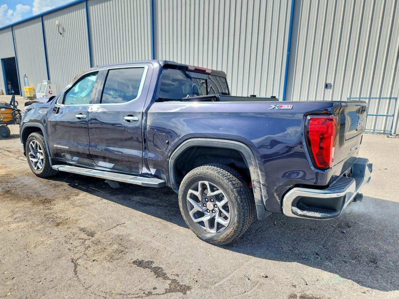 2023 GMC Sierra K1500 Slt - Image 2