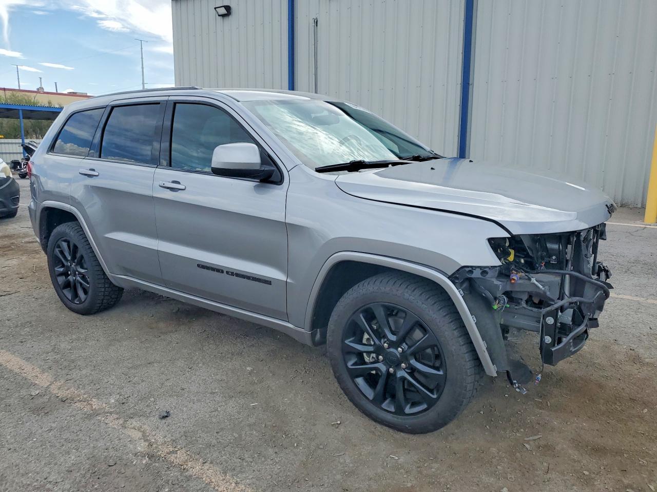 2021 Jeep Grand Cherokee Laredo - Image 4