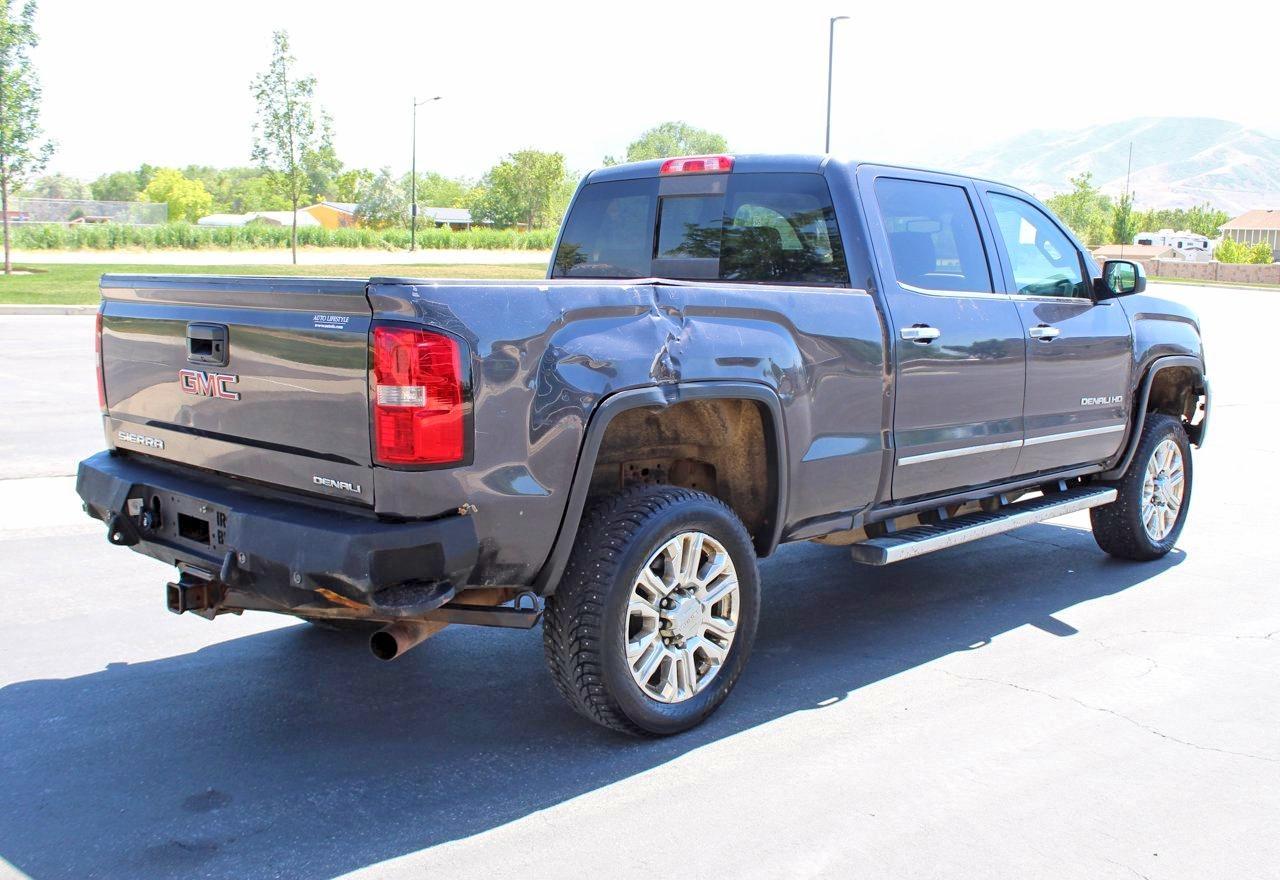2016 GMC Sierra K2500 Denali - Image 3