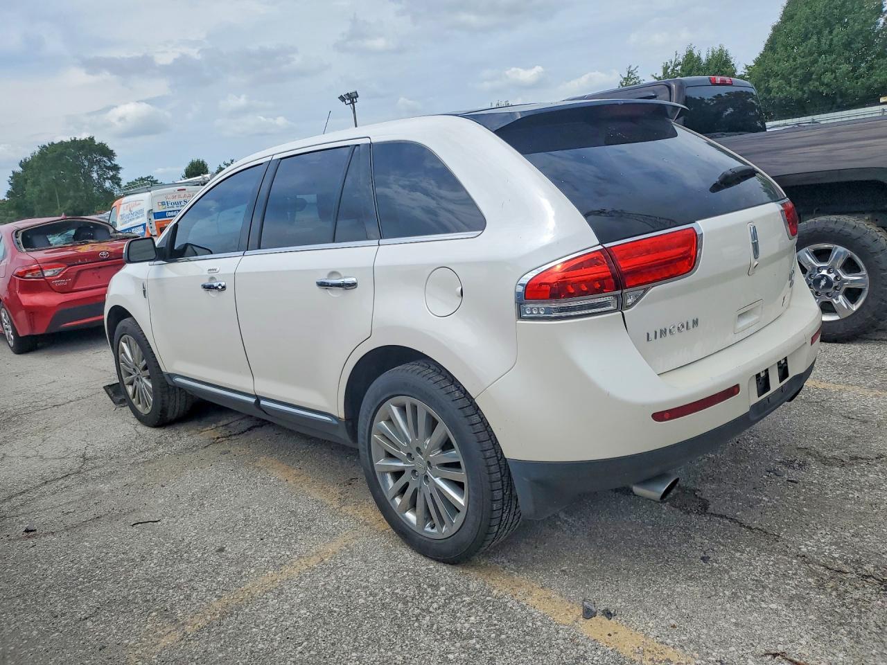 2011 Lincoln Mkx - Image 2