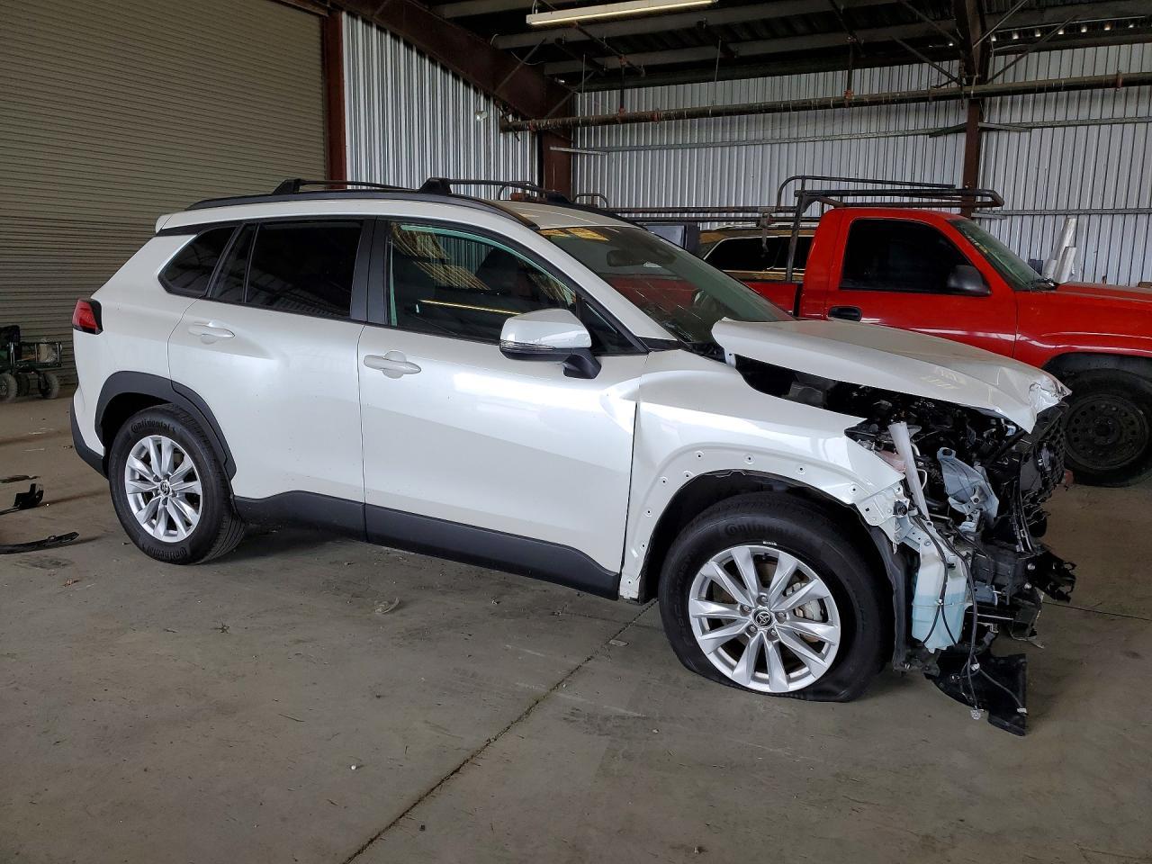 2023 Toyota Corolla Cross Le - Image 4