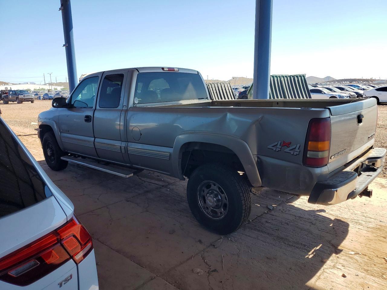 2002 Chevrolet Silverado K2500 Heavy Duty - Image 2