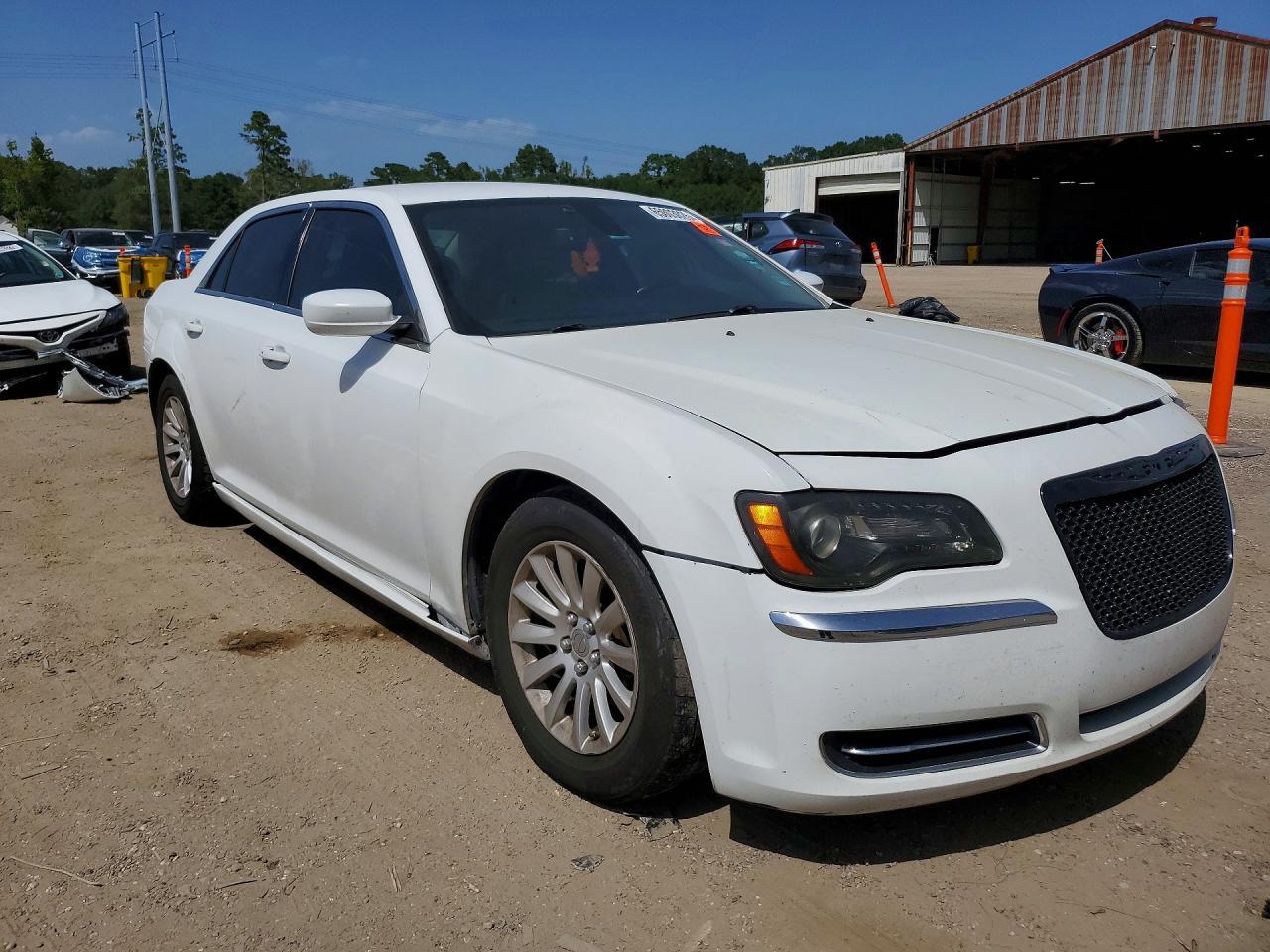 2014 Chrysler 300 - Image 4