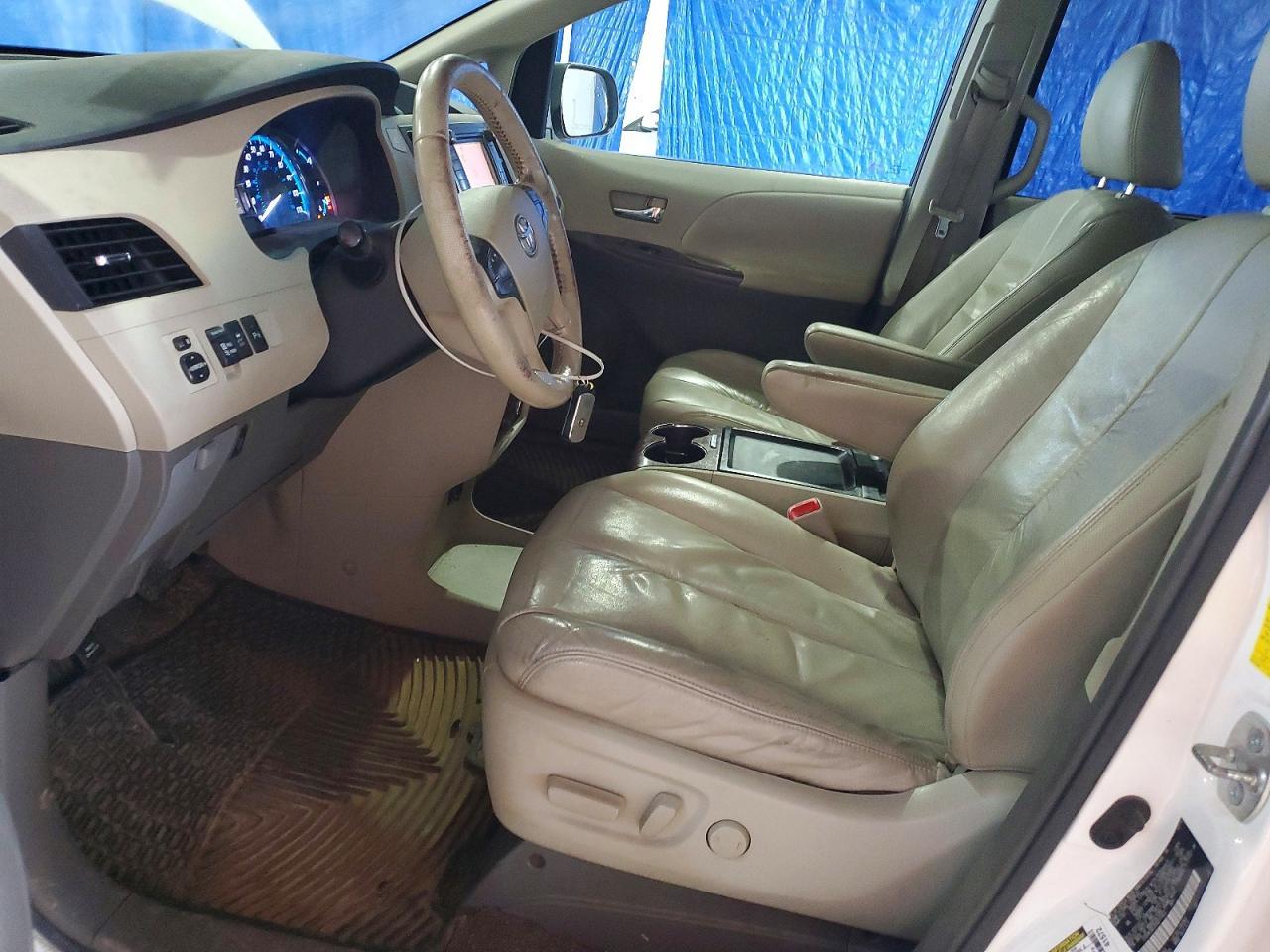 2011 Toyota Sienna Xle 8-Passenger - Фото 7