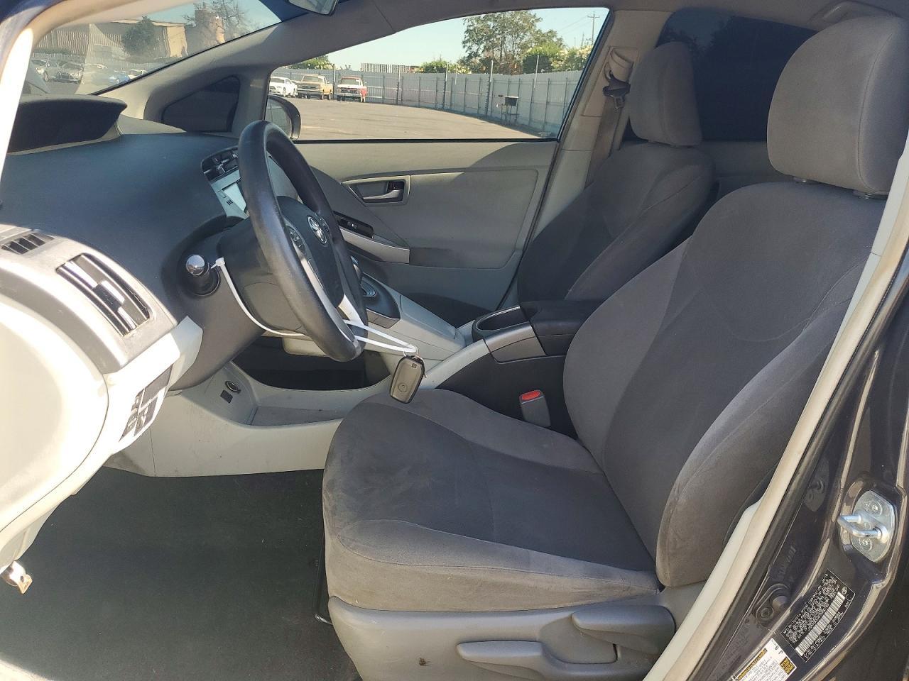 2015 Toyota Prius Two - Фото 7