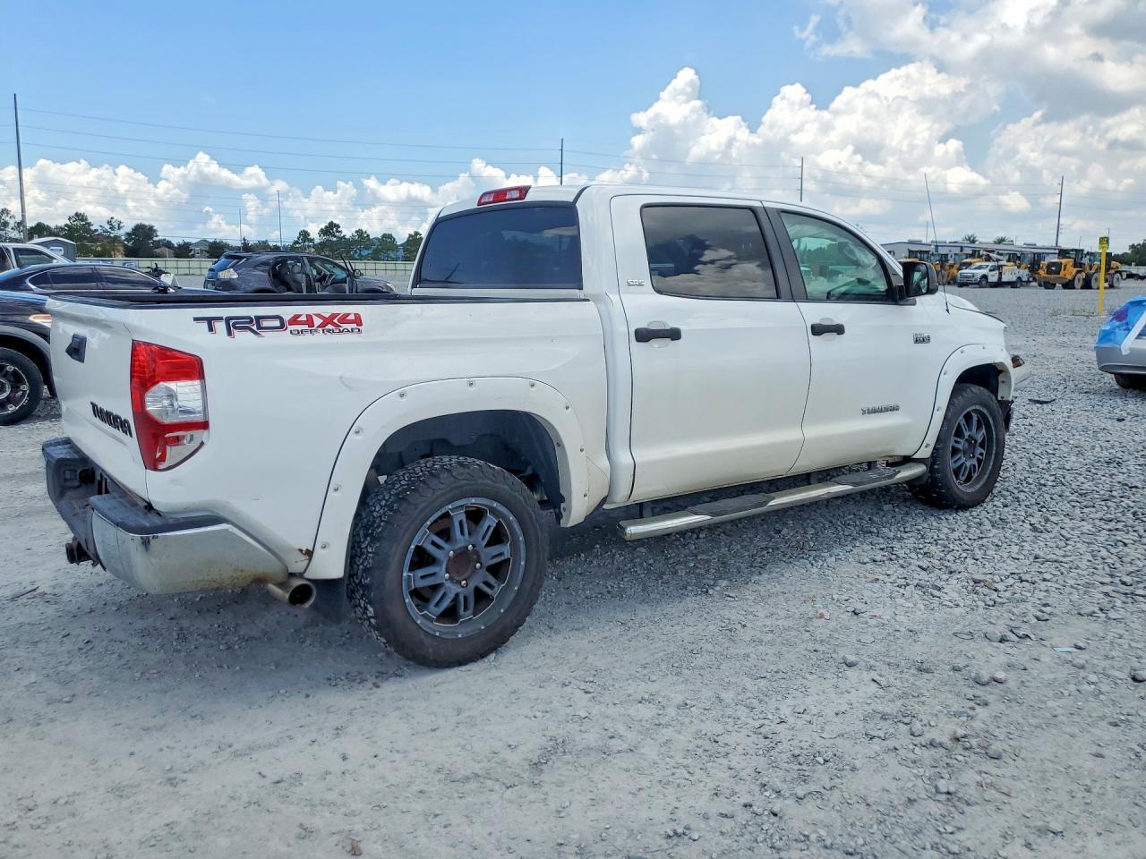 2018 Toyota Tundra Crewmax Sr5 - Image 3