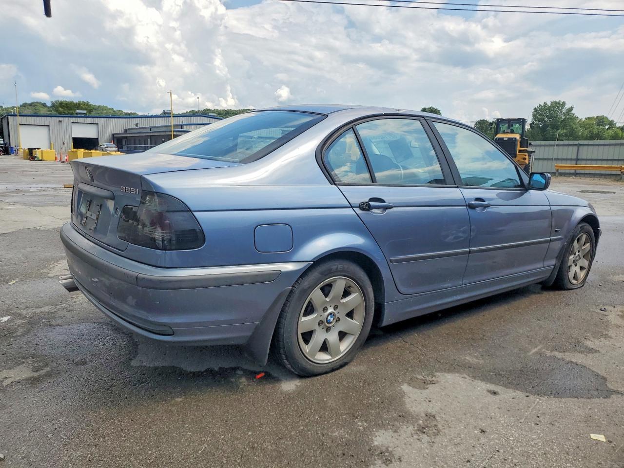 2001 BMW 325 I - Image 3