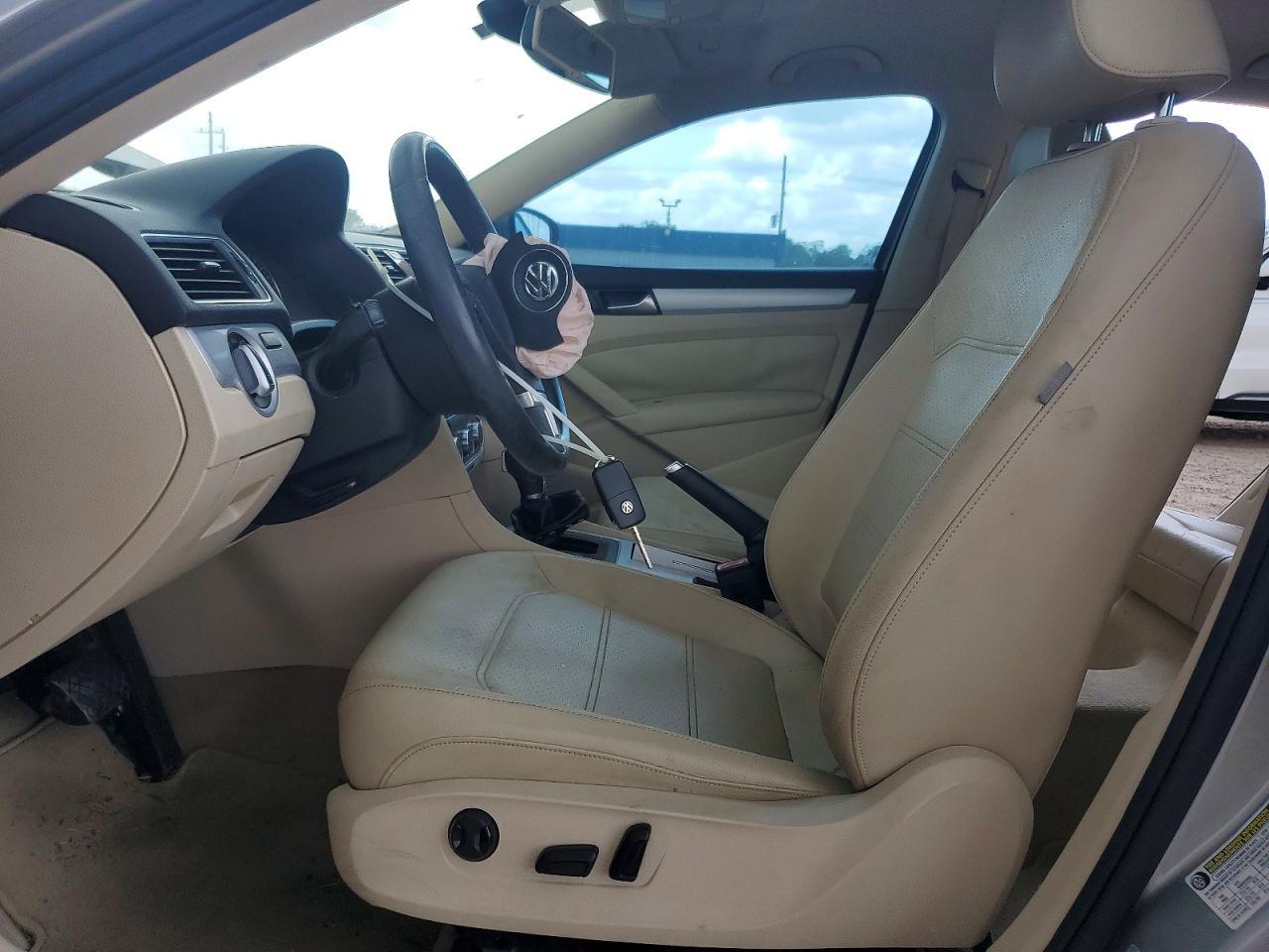 2012 Volkswagen Passat Se - Image 7