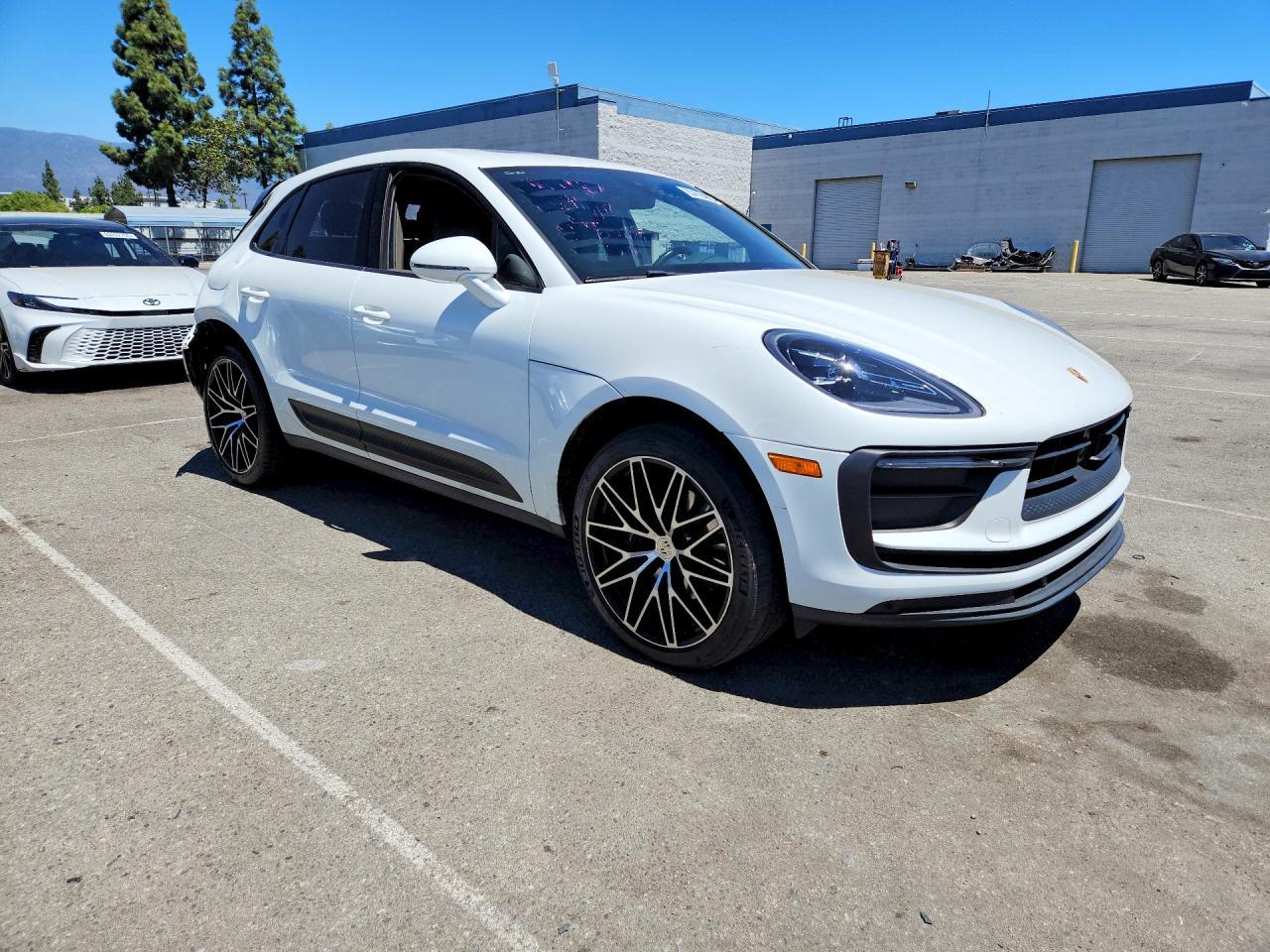 2023 Porsche Macan Base - Image 4