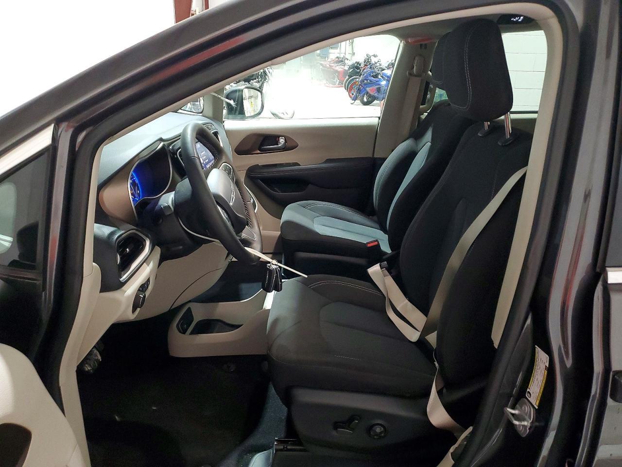 2023 Chrysler Voyager Lx - Фото 7