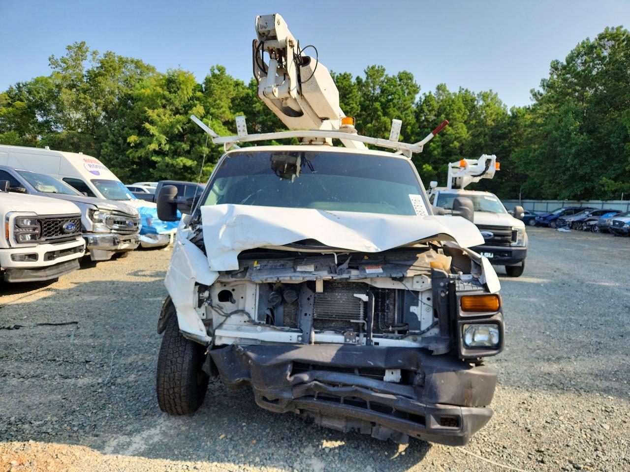 2011 Ford E350 Van With Bucket Lift - Image 5
