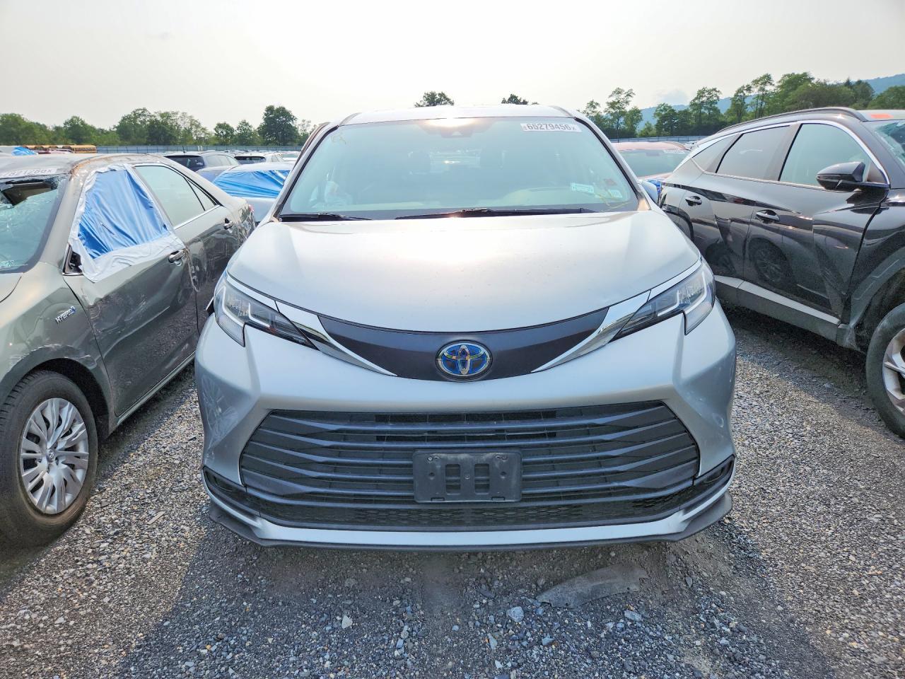 2022 Toyota Sienna Le - Фото 5