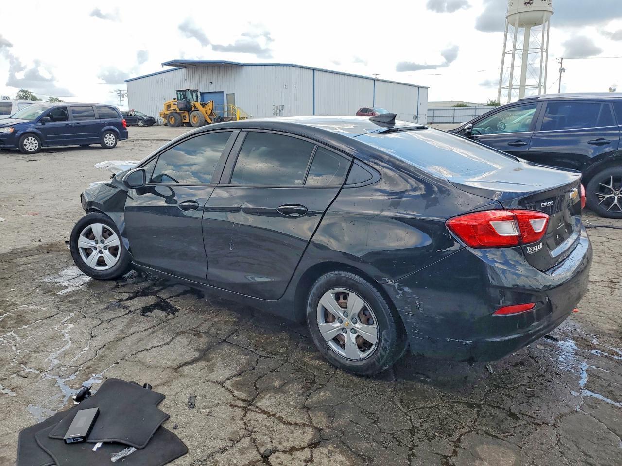 2018 Chevrolet Cruze Ls - Фото 2
