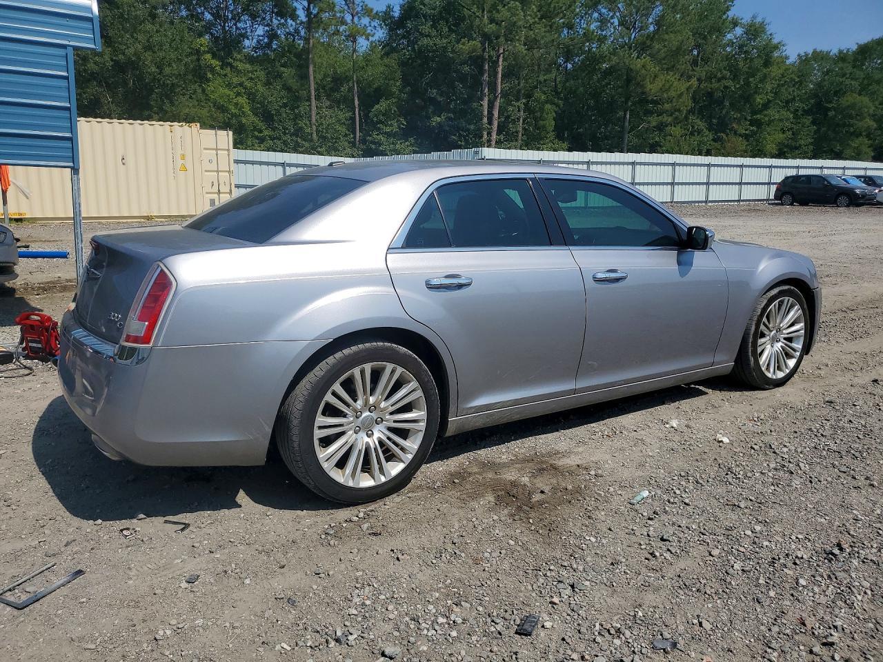 2014 Chrysler 300C - Фото 3