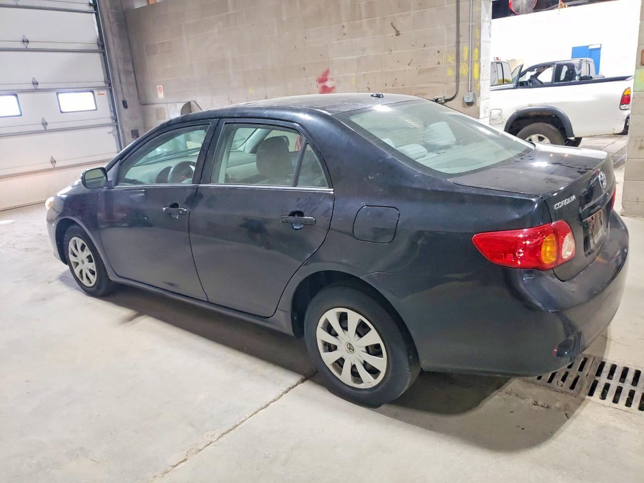 2010 Toyota Corolla Le - Фото 2