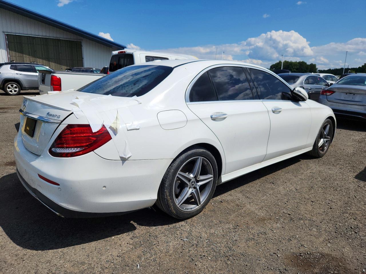 2017 Mercedes-Benz E 300 4Matic - Фото 3