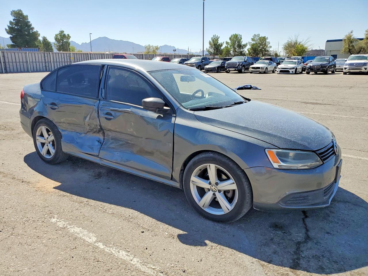 2013 Volkswagen Jetta Base - Image 4