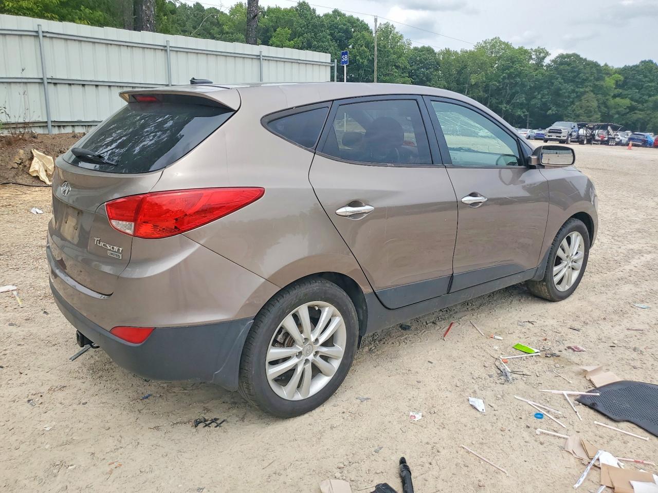 2011 Hyundai Tucson Limited - Image 3
