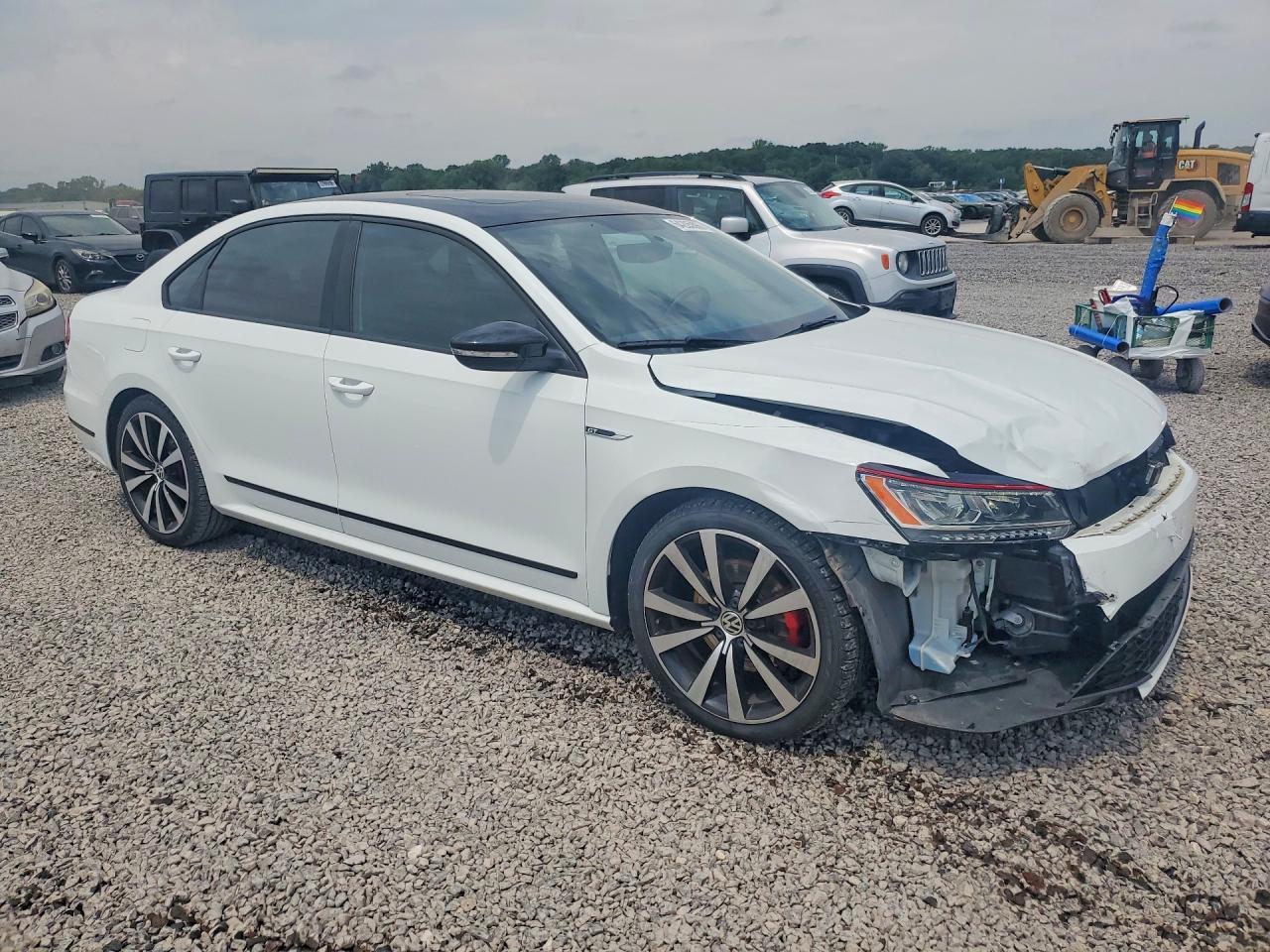 2018 Volkswagen Passat Gt - Image 4