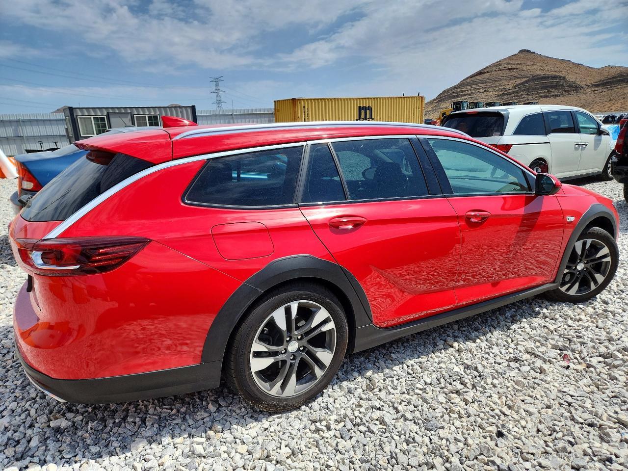 2018 Buick Regal Tourx Essence - Фото 3