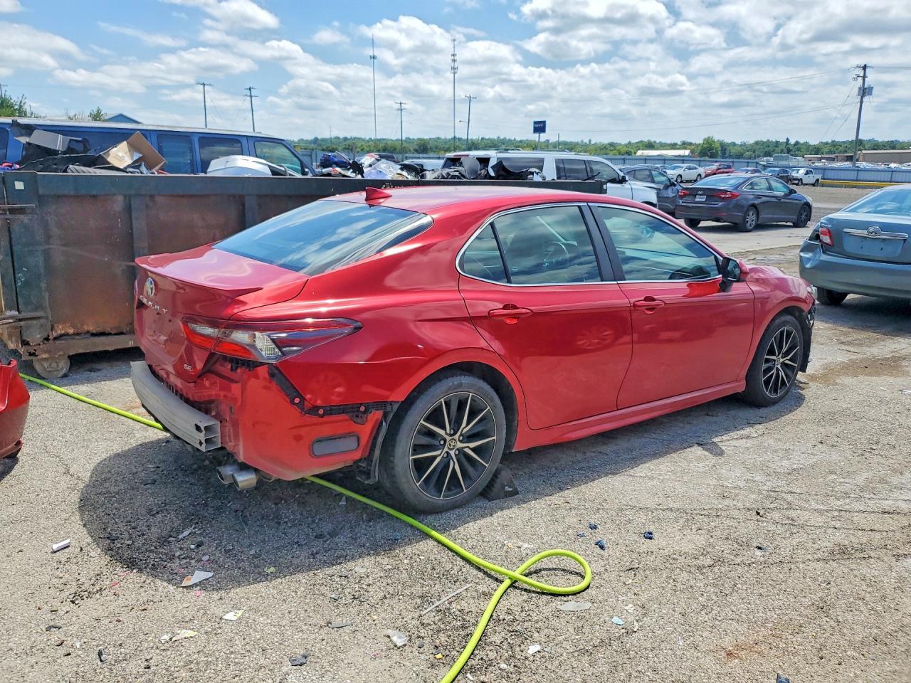 2021 Toyota Camry Se - Фото 3
