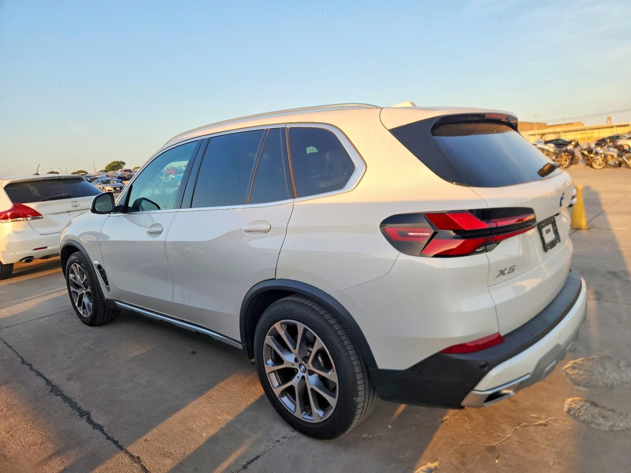 2025 BMW X5 xDrive40I - Фото 2