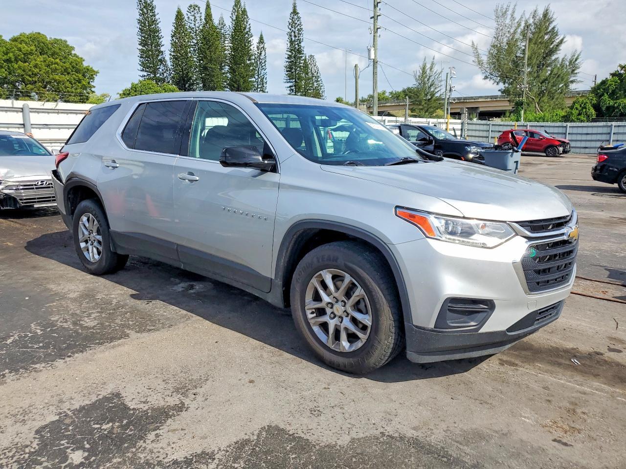 2020 Chevrolet Traverse Ls - Image 4