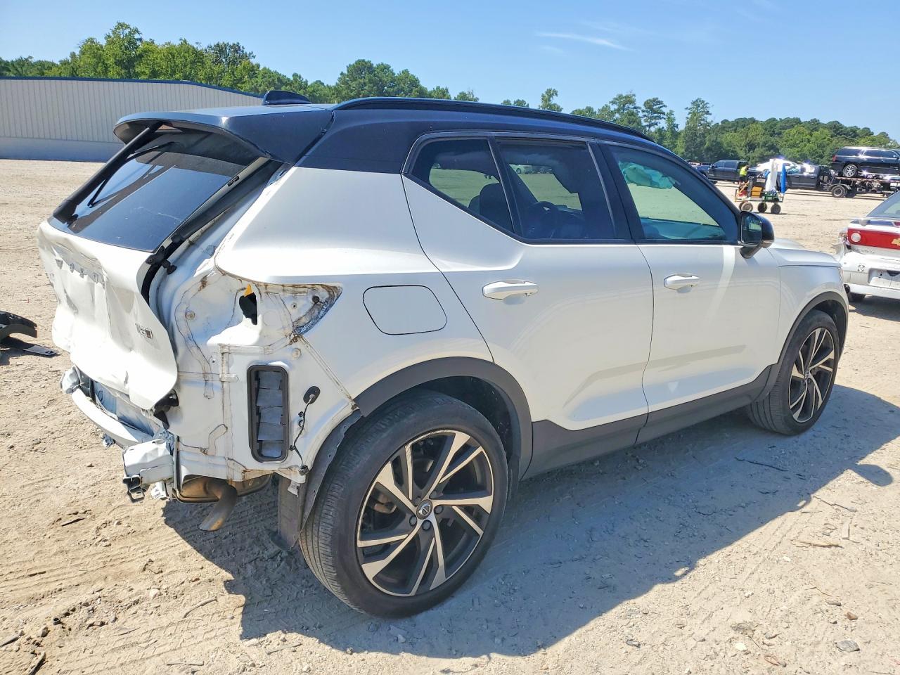 2022 Volvo Xc40 T5 R-Design - Фото 3