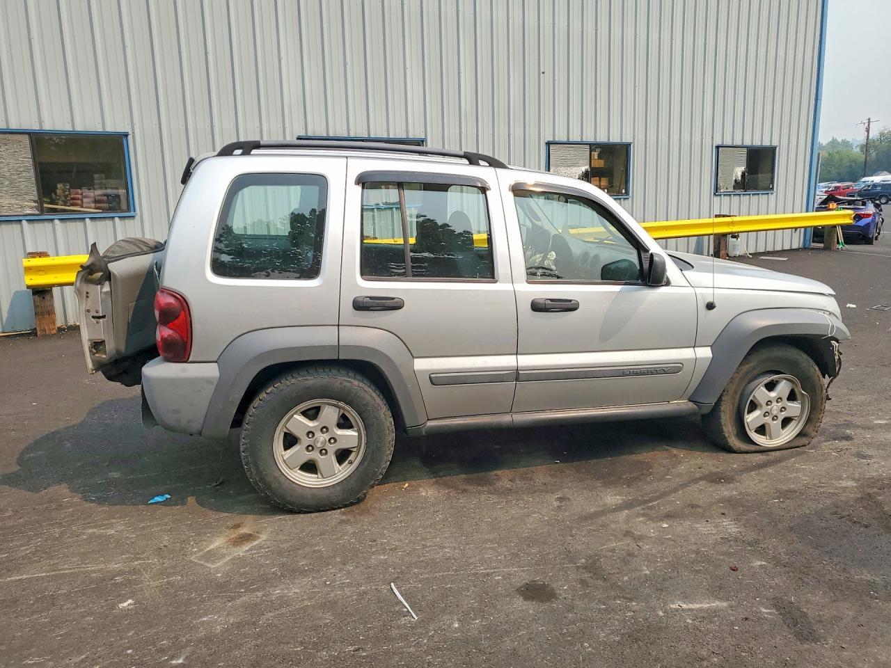 2005 Jeep Liberty Sport - Фото 3