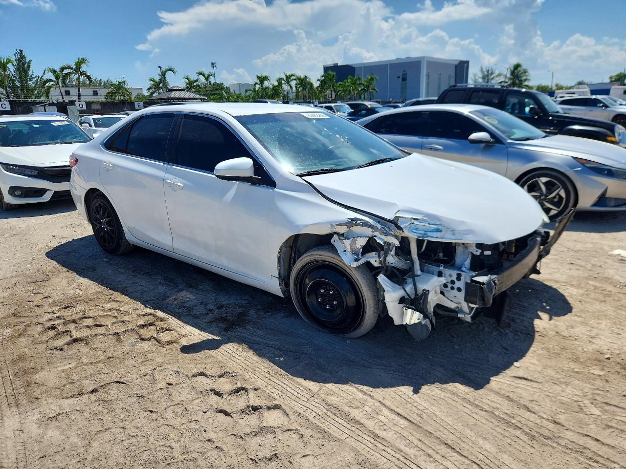 2015 Toyota Camry Le - Image 4