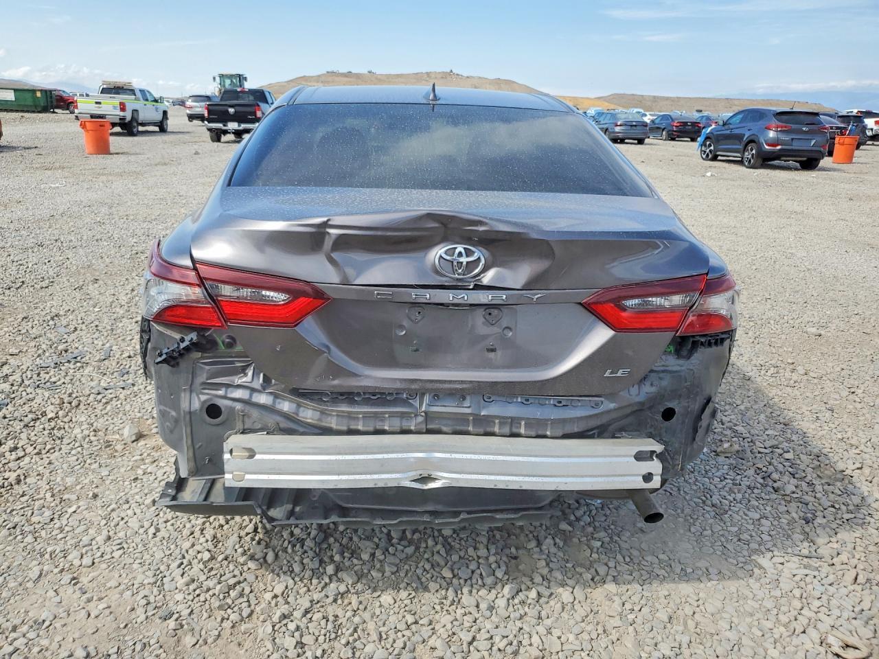 2022 Toyota Camry Le - Фото 6