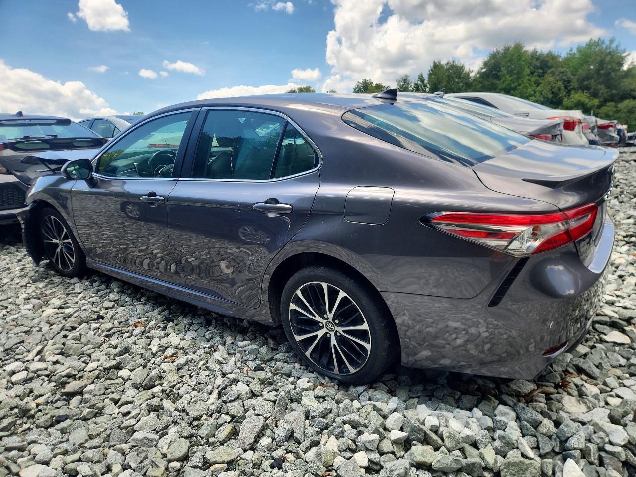 2019 Toyota Camry Se - Image 2