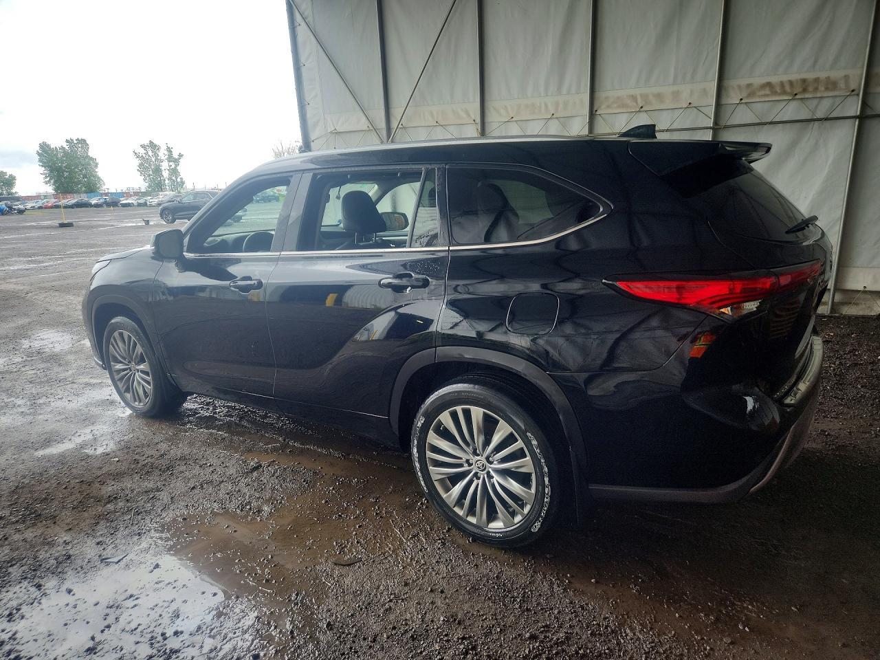 2021 Toyota Highlander Platinum - Image 2