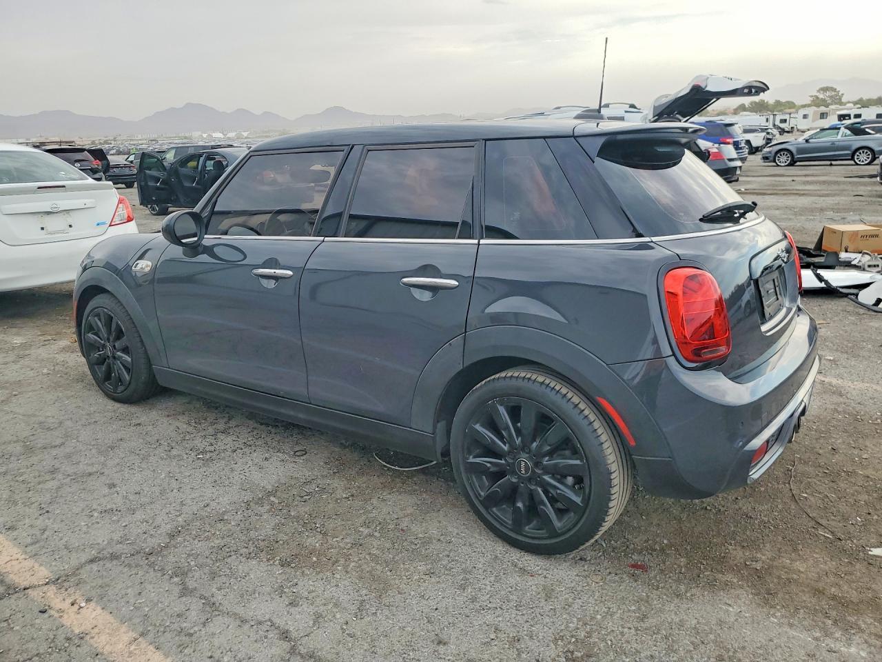 2019 Mini Cooper S - Фото 2