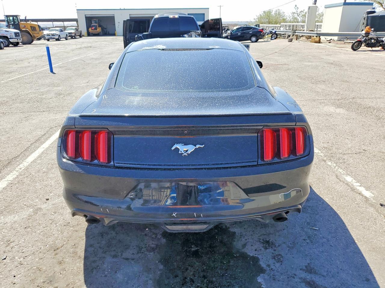 2015 Ford Mustang - Фото 6