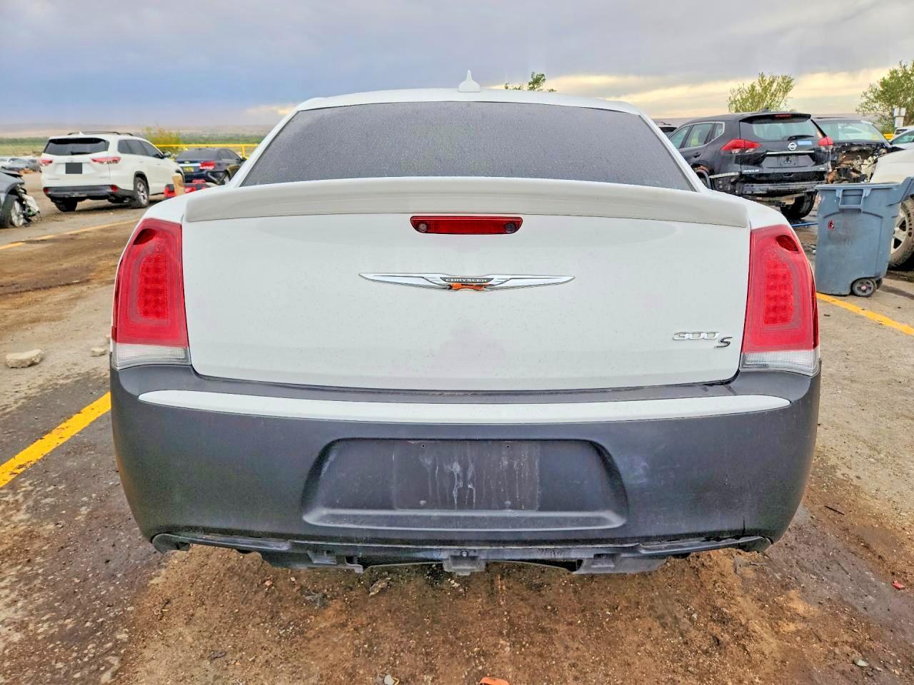 2019 Chrysler 300 S - Image 6