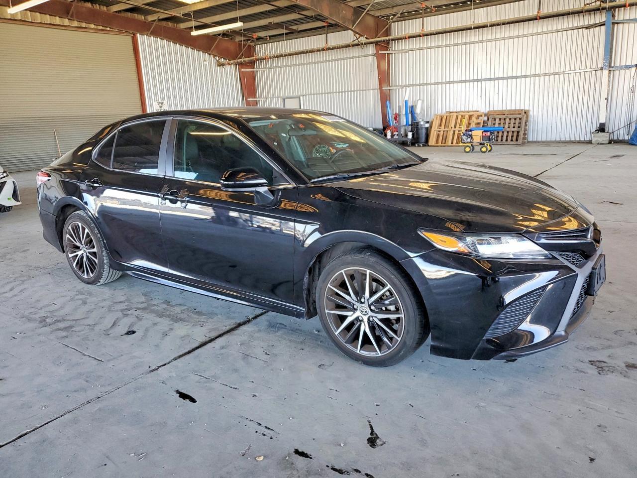 2020 Toyota Camry Se - Image 4