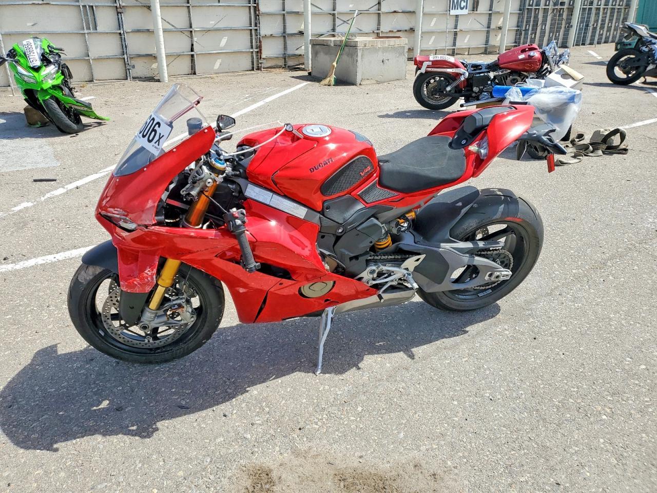 2025 Ducati Panigale V4 - Image 3