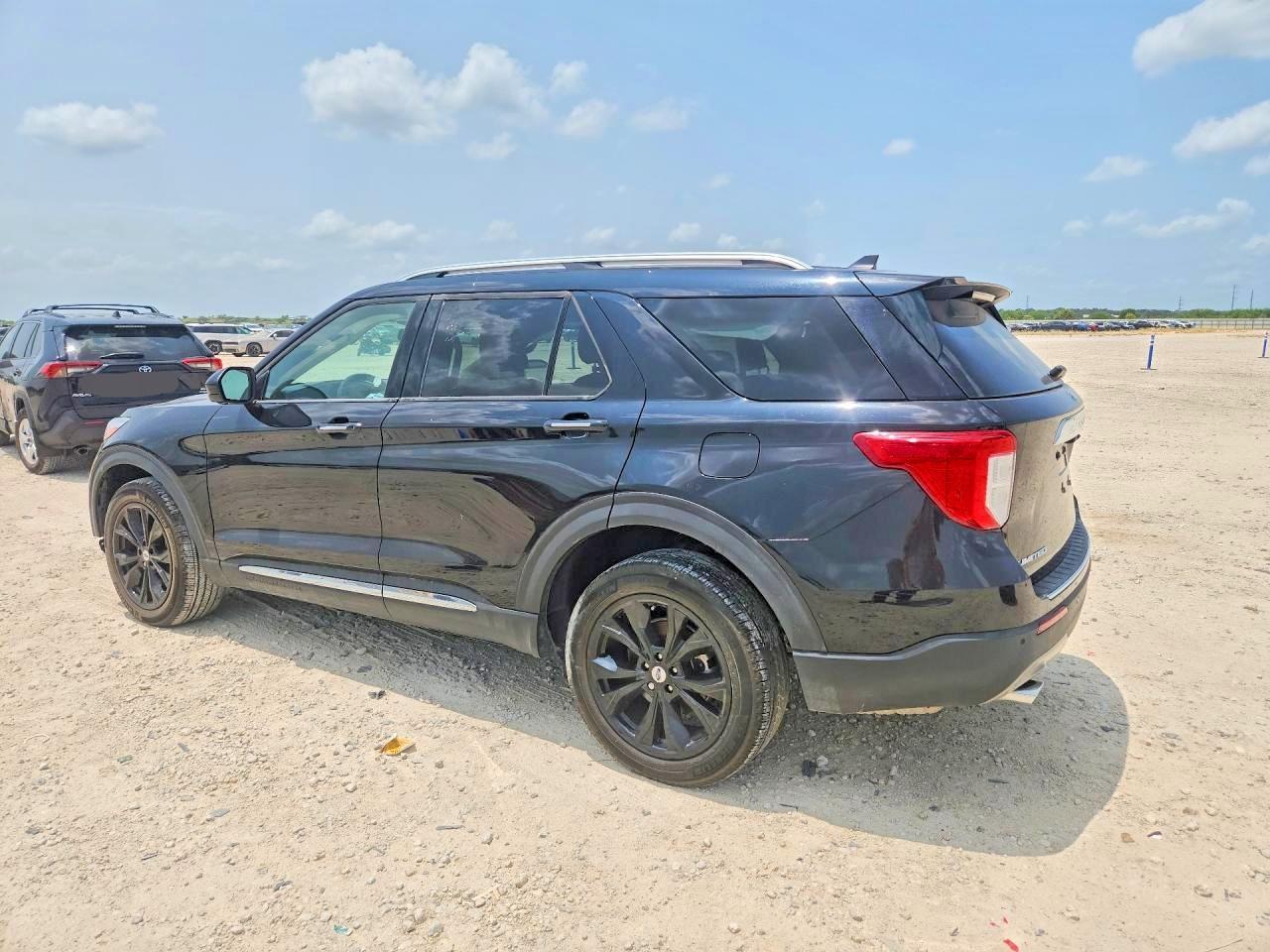 2023 Ford Explorer Limited - Image 2